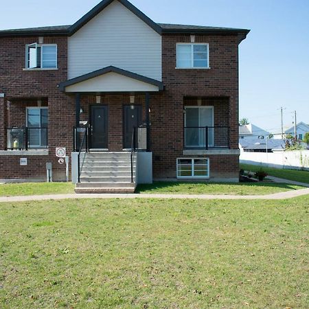 Luxury Two Story Villa Unit A Laval Exterior photo